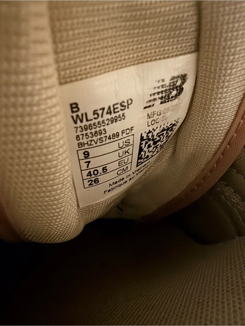 New Balance 574 Women’s 9 Beige Taupe Suede Mesh Sneakers WL574ESP